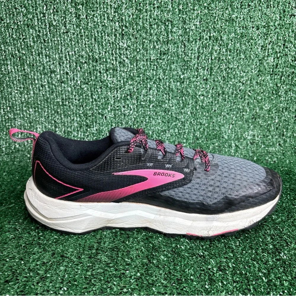 Brooks women divide